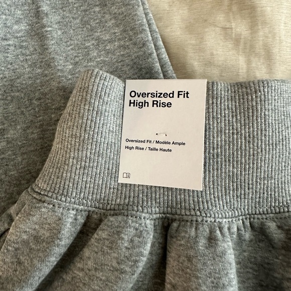 GRAY NIKE SWEATPANTS NWT - Picture 3 of 5